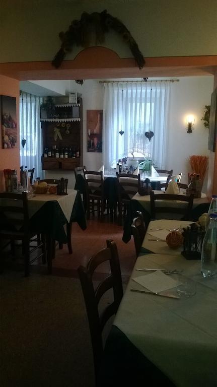 La Favorita Bed & Breakfast Lozzo Cadore Стая снимка